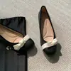 Sapatilhas femininas estilo minimalista francês com laço e bico fino, nova coleção outono 2026, sapatos Mary Jane elegantes e versáteis