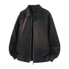 Jaqueta de trabalho oversized para homens, adequada para primavera e outono, estilo solto e casual, projetada para biotipos maiores, streetwear americano, estilosa e descolada, com gola de lapela