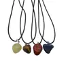 Colgante de piedra amorfa amatista en polvo natural no en las reglas Joyería de collar con cordón de cuero DIY de cristal