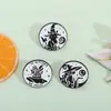 Insignias de Gato Elfo de Películas y Series Mágicas Europeas y Americanas Broches Conmemorativos de Personajes Creativos Personalizados de Series de Películas Animadas