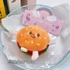 Pequeños regalos de fiesta empaquetados individualmente, lindos colgantes de peluche, muñecos de dibujos animados, muñecos para lanzar en bodas, recuerdos de fiesta y decoraciones colgantes