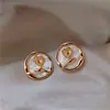 Pendientes de botón de rosa estilo Ins de lujo ligero de nicho para mujer, diseño de alta gama, estilo popular de celebridad de internet, pendientes con temperamento, joyería versátil para el oído