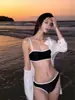 Nuevo bikini de dos piezas en colores contrastantes blanco y negro para mujer, busto pequeño, push-up, traje de baño adelgazante, estilo coreano, traje de baño de moda estilo chica caliente
