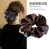 2026 Nuevo Scrunchie de Satén Negro para Mujer Diadema con Acabado de Alta Gama Diadema para Cola de Caballo Baja Elegante Flor para el Cabello Estilo Perezoso