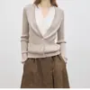 En Stock Venta al por mayor de fábrica Nube Suave al Tacto Bloque de Color Doble Capa Falso Dos Piezas Cuello en V Ligeramente Holgada Camiseta Base para Mujer