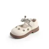 Sapatos de couro macio estilo floresta para meninas, sapatos de princesa estilo pastoral floral, novos sapatos casuais da moda primavera e outono 2026 para meninas pequenas