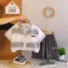 2026 Verão Novo Comércio Exterior Roupas para Meninos Gola Cool Tie-dye Camisa de Manga Curta em Inglês Adesivo de Bebê Conjunto de Três Peças