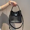 Bolso Sencillo de Cuero Tipo Cubo con Patrón de Lichi, Bolso Tote Pequeño para Mujer, Nuevo Estilo 2026, Bolso Tipo Cesta de Mercado, Bolso de Hombro y Cruzado