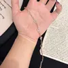 Exquisito Nuevo Pulsera Redonda Hueca de Color Plateado con Pedrería para Mujer, Súper Brillante y Versátil, Estilo Elegante, Suministro Transfronterizo, Directo de Fábrica
