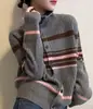 Chaqueta Suéter de Cuello Alto a Rayas Retro para Mujer 2025 Nuevo Otoño e Invierno Estilo Coreano Cardigan Tejido Suave y Suave, Se Puede Usar como Prenda Interior