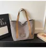 Bolsas de alta qualidade para o dia a dia para mulheres (atacado), novas bolsas tote de ombro casuais de grande capacidade, adequadas para estudantes universitários usarem na aula