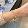 La Pulsera Mobius es un Accesorio de Lujo Ligero, Fresco y de Moda, un Artículo de Nicho con un Tacto Versátil y de Alta Gama, Microincrustado y Elegante