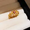 Anillo Geométrico Abierto de Zirconia Bañado en Oro Real de 18K Estilo Palacio Retro Joyería de Mano de Nicho de Gama Alta para Mujer