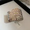 Pulsera Floral Plata Bruma con Flores Tachonadas de Diamantes y Patrón de Serpiente, Diseño Único, Estilo Europeo y Americano, Joyería para Mujer Exquisitamente Elaborada