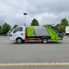 Camión de basura de compresión de 4 lados con caja de carga sellada, diseñado para la sanidad municipal y la recolección y transporte de residuos en áreas residenciales