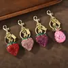 Nuevo Llavero de Metal Joyería Linda de Fresa Anillo de Llave de Diamante Colgante Llavero de Bolsa Accesorios al por Mayor