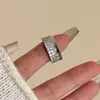 Anillo Amplio Abierto Apilable de Metal Plateado con Microincrustaciones de Circonita de Diseño Exclusivo, Anillo de Diamantes de Forma de Herradura de Gama Alta
