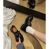 Colección nueva de mujer 2026: Mocasines de cuero estilo británico con suela gruesa, con hebilla de cuero y tacón grueso, diseñados para ser versátiles y crear un efecto adelgazante