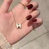 Colar de clavícula com letra H para mulheres, acessório de design novo, moderno e único, corrente de clavícula da celebridade da internet, elegante e personalizada