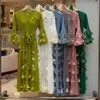 Vestuário de Comércio Exterior: Vestido Issey Miyake com Toque de Luxo, Caimento Solto, Design com Amarração, Mangas Sino, Vestido Elegante e Estiloso de Comprimento Médio