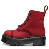 Botas de Motocicleta Audemars Piguet Estilo Britânico Dupla Utilização Solado Grosso 8 Furos 1460 com Zíper Frontal, Couro Crazy Horse de Primeira Camada Botas Curtas Vermelhas com Solado Plataforma