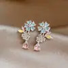 Colgante de Zirconia con Lazo Aguja de Plata Pendientes Sencillos de Moda Pendientes de Lujo Ligero de Gama Alta Pendientes de Estilo Fresco Artístico para Mujer