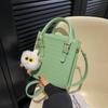 2023 Nueva Bolso de Hombro Moda para Mujer Tartán Cruzado Portátil Vertical Pequeño Cuadrado Bolso Fábrica Tendencia Wholesale Transfronterizo