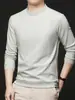 Nueva colección de otoño 2025: Camiseta de color liso, cuello alto, manga larga, corte holgado, resistente a las arrugas para hombre, adecuada como top casual o camiseta interior