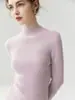 Suéter 100% caxemira pura para mulheres, com gola alta discreta, corte ajustado e design em malha canelada, perfeito para outono e inverno, oferecendo um visual estiloso e versátil para o dia a dia