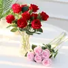 Rosas de veludo, cachoeiras de rosas artificiais, flores artificiais para o Dia dos Namorados, decorações para casa e casamento, rosas da moda para check-ins em redes sociais.
