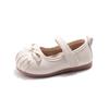 Sapatos de couro para meninas, primavera e outono de 2025, novos sapatos infantis, sapatos de princesa para meninas, sapatos de feijão com sola macia, sapatos individuais para bebês