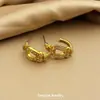 Pendientes de Hebilla de Herradura de Circonio Color Oro Arena de Alta Gama Estilo Coreano 2026 Pendientes Ligeros de Lujo en Oro Arena Vietnamita, Pendientes Personalizados y Versátiles