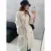 Nova coleção outono de 2026: trench coat longo elegante e sofisticado para mulheres, com design de abotoamento duplo, cintura marcada e silhueta estilo coreano