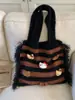 Bolsa Grande de Tricô em Cor Contrastante para Mulheres 2025 Nova Tendência Moda Bolsa Tote com Flores Outono e Inverno Popular Bolsa de Ombro Relaxada