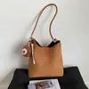 Bolsa feminina fashion 2026 nova bolsa de ombro casual de grande capacidade bolsa de balde casual bolsa transversal para o dia a dia moderna