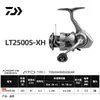 Carrete de Spinning Daiwa 24 Exceler Lt Dawa Slant para Pesca en el Mar, Pesca en Rocas y Pesca Deportiva con Señuelos Profesional