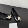 Versión de cuero suave~Zapatos bajos para mujer de punta redonda acolchados con lazo estilo francés que aumentan la altura, zapatos planos versátiles tipo abuela