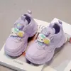 Tênis Casuais Cartoon para Meninas 2026 Outono Novo Tênis Respirável Infantil Sapatos Brancos para Meninas Botão Sapatos Pai