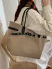 Bolsa de Mão Simples Nova Moda Transfronteiriça Feminina Casual Grande Capacidade Estilo Europeu e Americano Bolsa Tote Versátil para Outono e Inverno Bolsa de Ombro