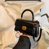 Bolsa de Couro Óleo-Cera de Alta Qualidade Retrô para Mulheres 2026 Nova Outono e Inverno Versátil Bolsa Transversal Pequena Quadrada Fashion