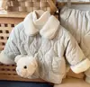 Casaco acolchoado de algodão para bebê 2026 novo estilo forrado com fleece moda quente roupas de inverno para meninos e meninas casaco de algodão espesso para bebês