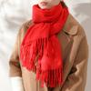 Cachecol de Cor Pura Outono e Inverno Cachecol Vermelho Clássico para Reunião Anual Xale Espesso com Franjas Fábrica Atacadista Logo Franja
