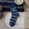 Sapatos Shang Meias de Algodão Femininas Estilo Coreano Bordado de Desenho Animado Meias Amontoadas Cor Azul Cinza Color Blocking Malha Laço Etiqueta de Tecido Meias de Algodão Sem Costura