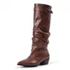 Novas Botas Western Plissadas Retrô Outono/Inverno 2026 para Mulheres, Bico Fino, Salto Grosso, Detalhe de Fivela, Tamanho Grande, Botas de Equitação de Cano Médio