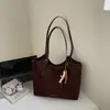 Bolsa Feminina de Camurça Grande Capacidade Outono Transfronteiriça 2025 Nova Bolsa Tote Simples Versátil Bolsa de Ombro para o Dia a Dia