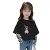 Camiseta Básica Infantil Primavera e Outono Estilo Coreano Tendência Meninas Falso Duas Peças Manga Longa Camiseta Top Listrado Desenho Animado para Meninas
