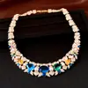 Aretes y collar de flores cuadradas huecas con perla de circón de aguja plateada, sensación de lujo ligero y alta gama, joyería exquisita y elegante para mujer