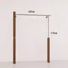 Tienda de Ropa Estante de Exhibición de Pared de Acero Inoxidable con Color de Grano de Madera Estante de Exhibición Perchero para Tienda de Ropa de Hombre y Mujer de Pie
