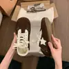 Tênis de Plataforma Lace-Up Estilo Coreano Estrela de Cinco Pontas Feminino Outono Novo Aumentador de Altura Interno Sola Grossa Tênis de Treinamento Alemão 2026 Tênis Forrest Gump