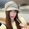 Sombrero de equitación metálico plisado retro japonés para mujer, diseño de otoño 2026, boina de nicho, gorra tipo pico de pato